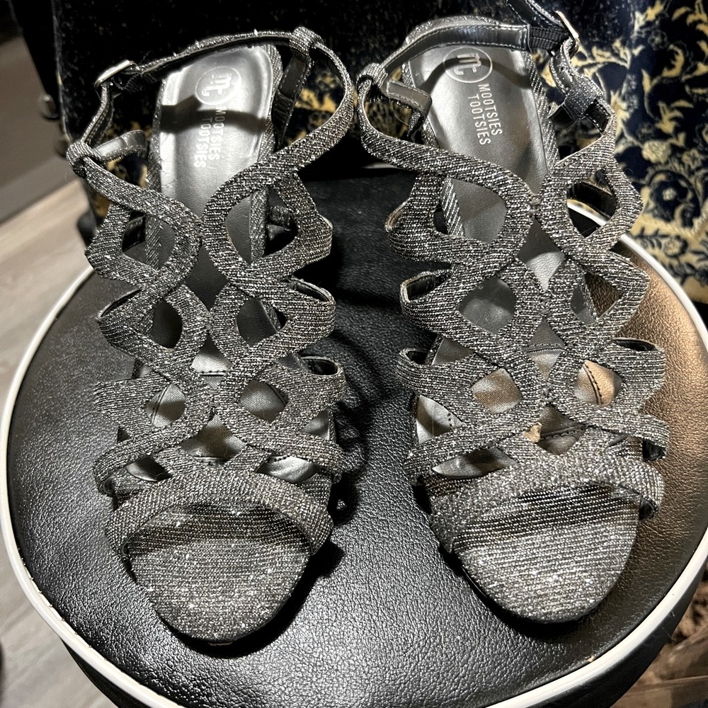 Mootsies tootsies grey sparkle heel